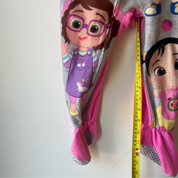 🌼 5/$25 CoComelon Toddler Sleeper Pajamas 2T Fleece Footed One Piece Zip Play - Picture 4 of 8